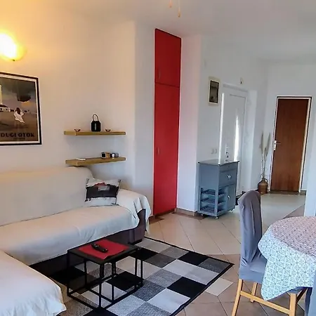 Grbac Veli Rat-seaside * Veli Rat