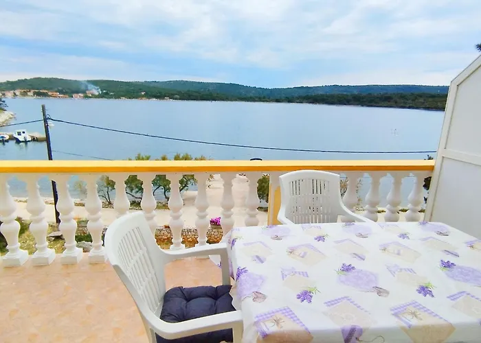 Grbac Veli Rat-seaside Veli Rat