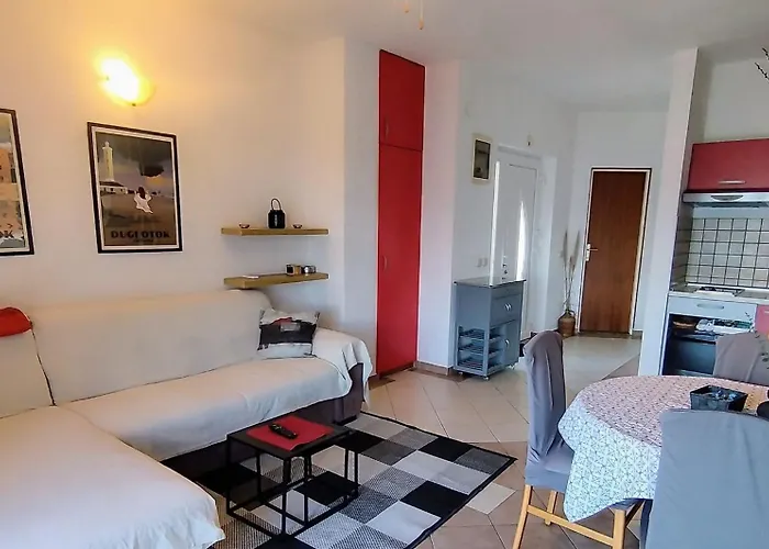 Grbac Veli Rat-seaside * Veli Rat