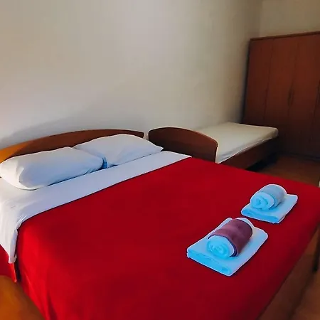 Josef Apartment *