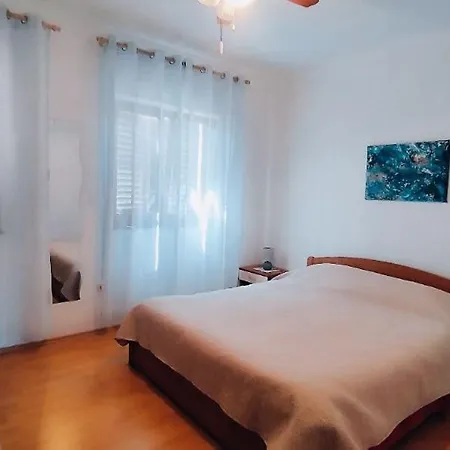 Apartment Josef Veli Rat
