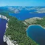 Grbac Veli Rat-seaside Veli Rat