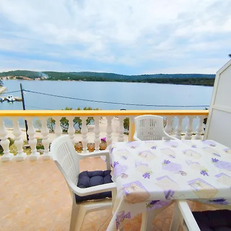 Grbac Veli Rat-seaside فيلي رات