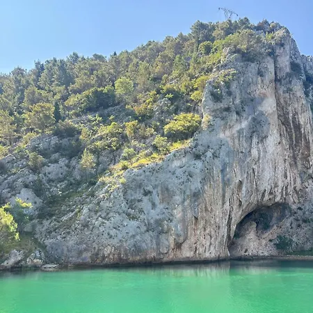 Grbac Veli Rat-seaside شقة