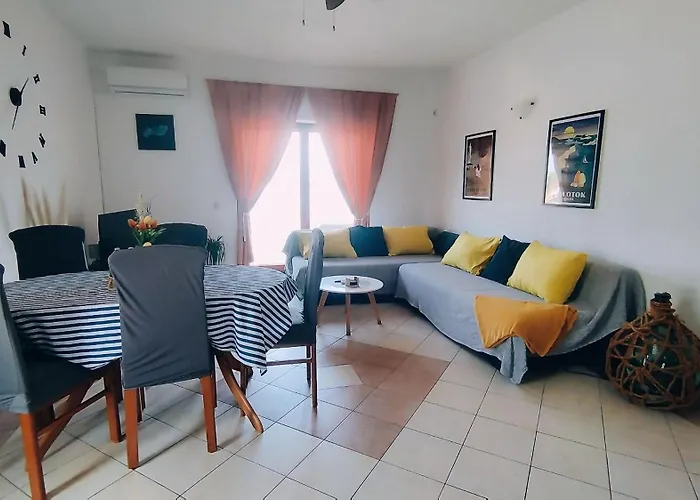 Grbac Veli Rat-seaside فيلي رات